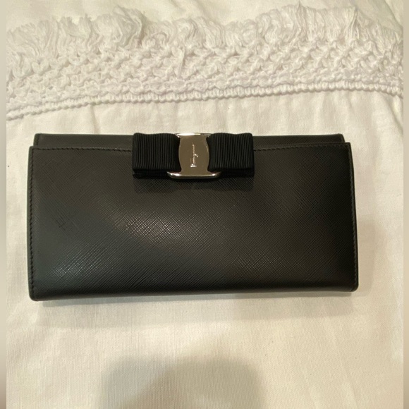 Salvatore Ferragamo Vara bow Black Leather Wallet - Picture 1 of 10